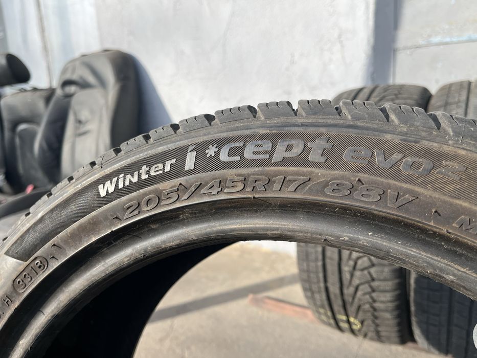 4 бр. зимни гуми 205/45/17 Hankook 6-6,5 mm DOT 3318