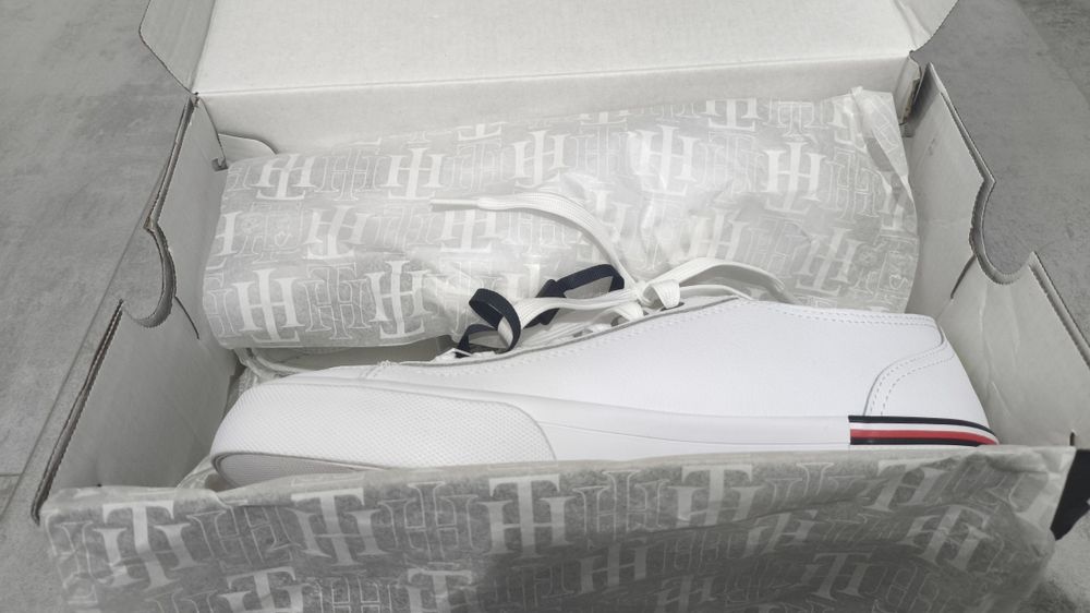 Кеды от бренда TOMMY HILFIGER