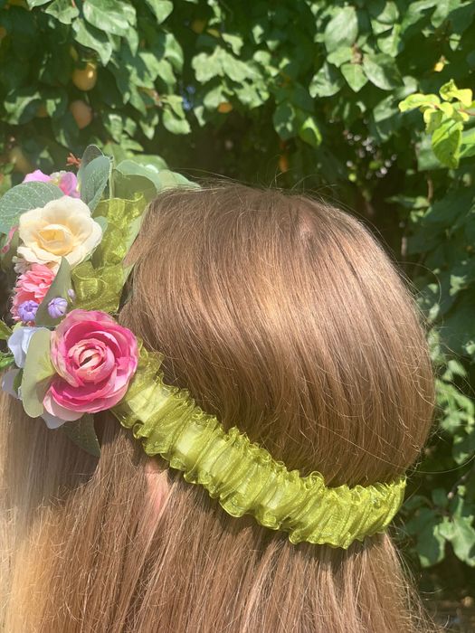 Диадема  "Нежност". Красив ръчно изработен