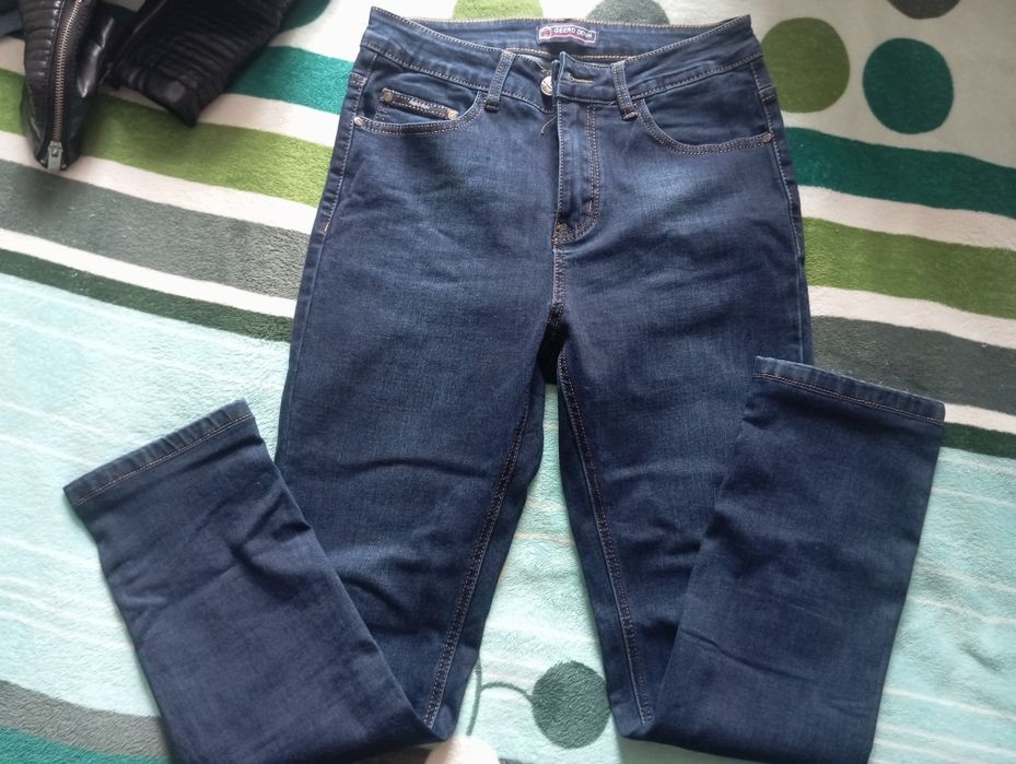 Продам женские джинсы