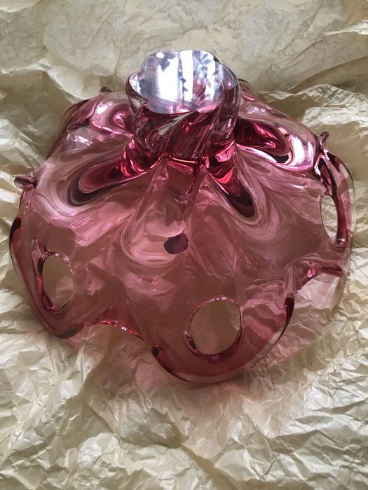 Продам вазу розовое стекло