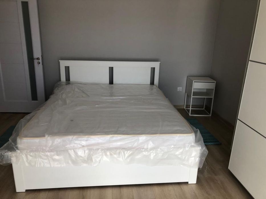 Inchiriez apartament la casa, in suprafata de 135 mp util