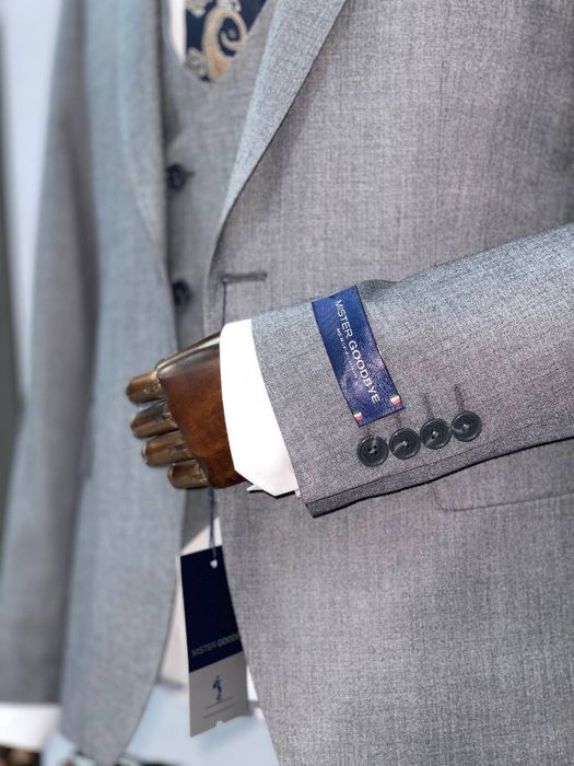 Прокат и продажа  костюмов. Любимый серый