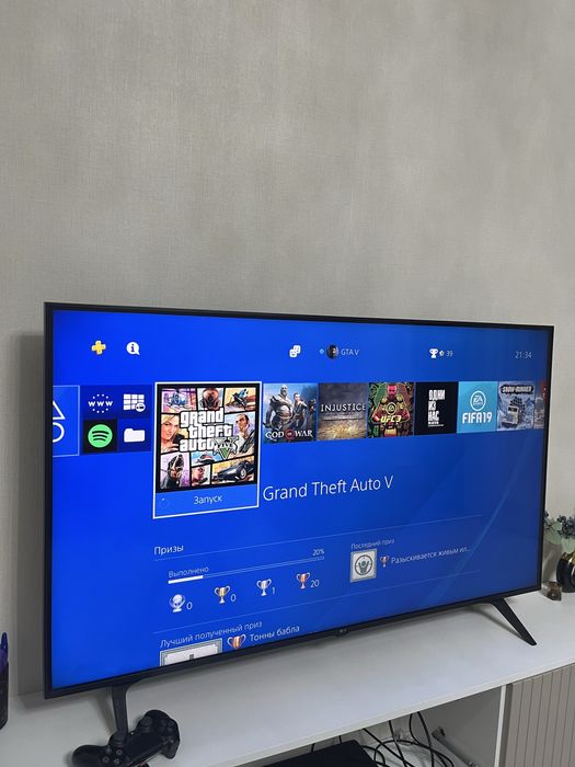 PlayStation 4 slim и 8 игр