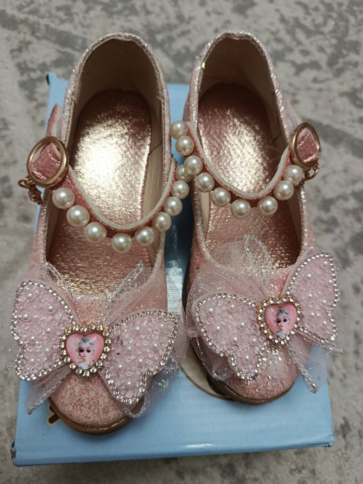 Продам туфельки для девочек