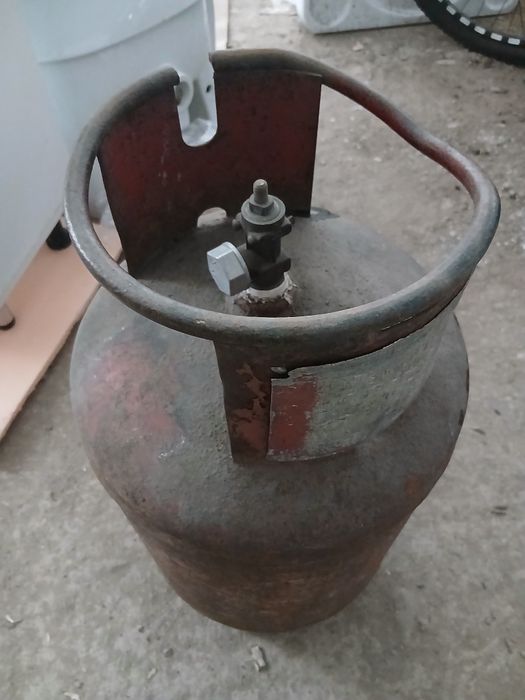Продам газ баллон с винтелом