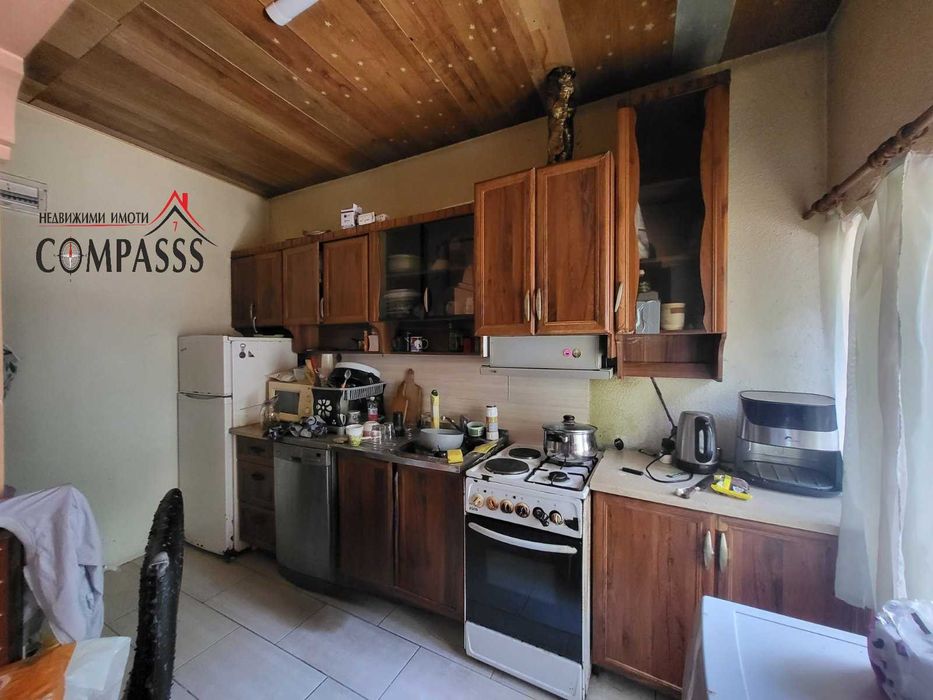 Къща с двор, район ЦЕНТЪР-Млад техник, гр. Добрич– 255000лева!