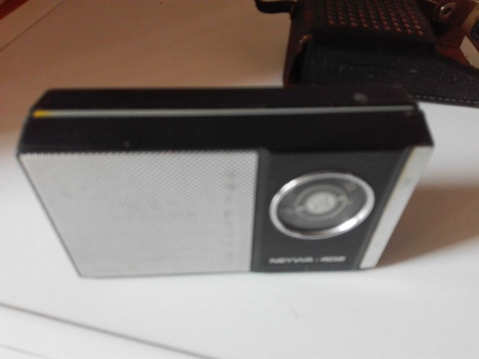 Магнетофон , транзистор и домашна везна.