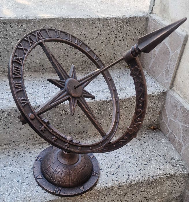 Огромен слънчев часовник, действащ! Чугун, 5.3кг