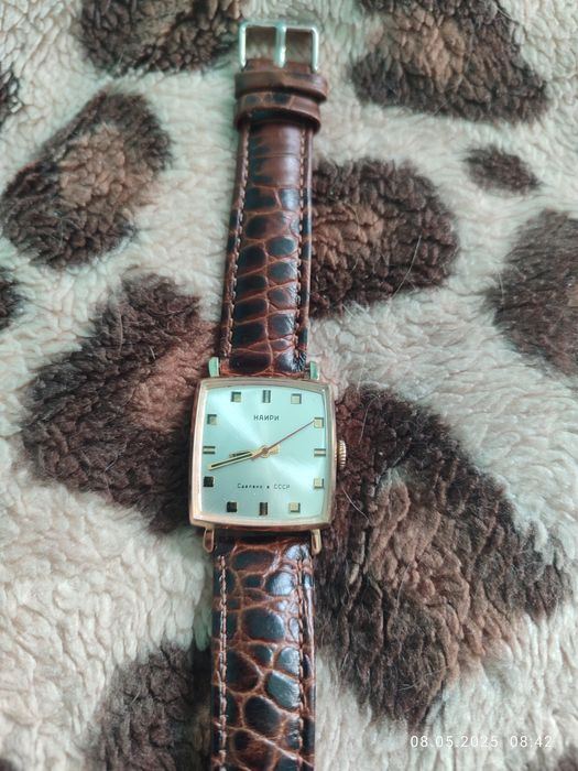 Мужские золотые часы Наири