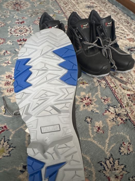 Продам спец обувь