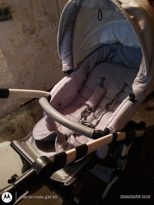 Продавам количка lorelli