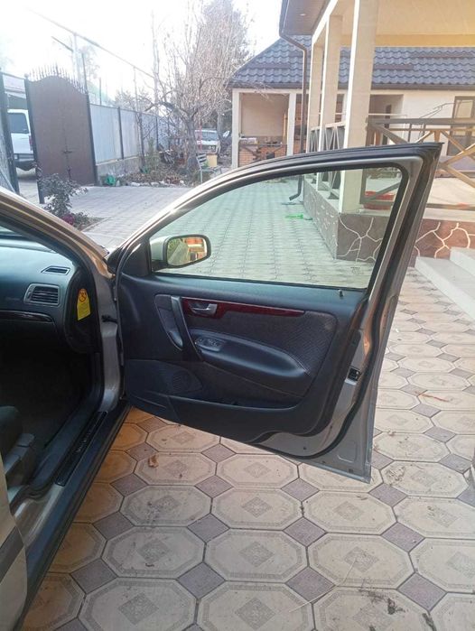 Volvo S60 хэтчбек