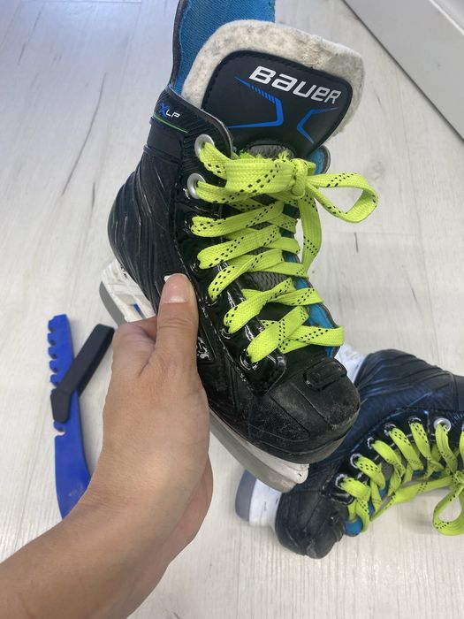 Продаю хоккейные коньки детские bauer