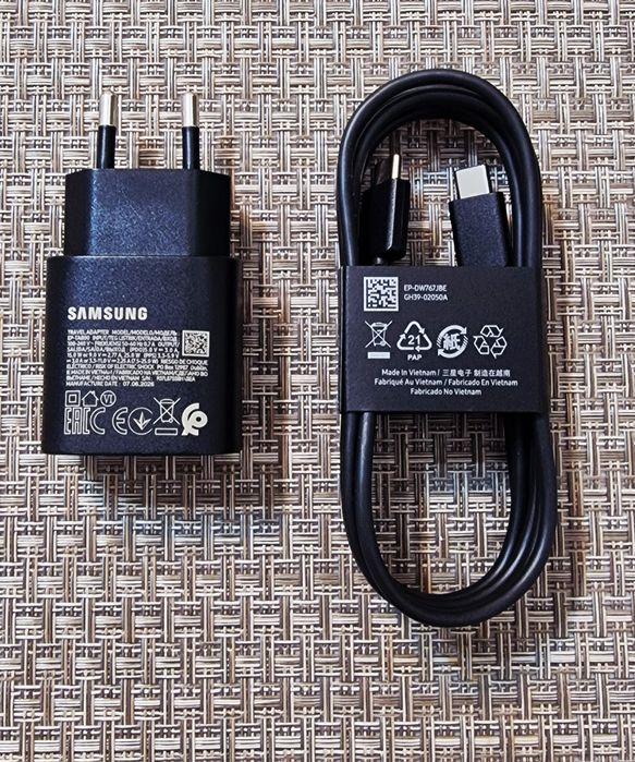 Incarcator original Samsung S22 Ultra. Cablu de 1,8m.