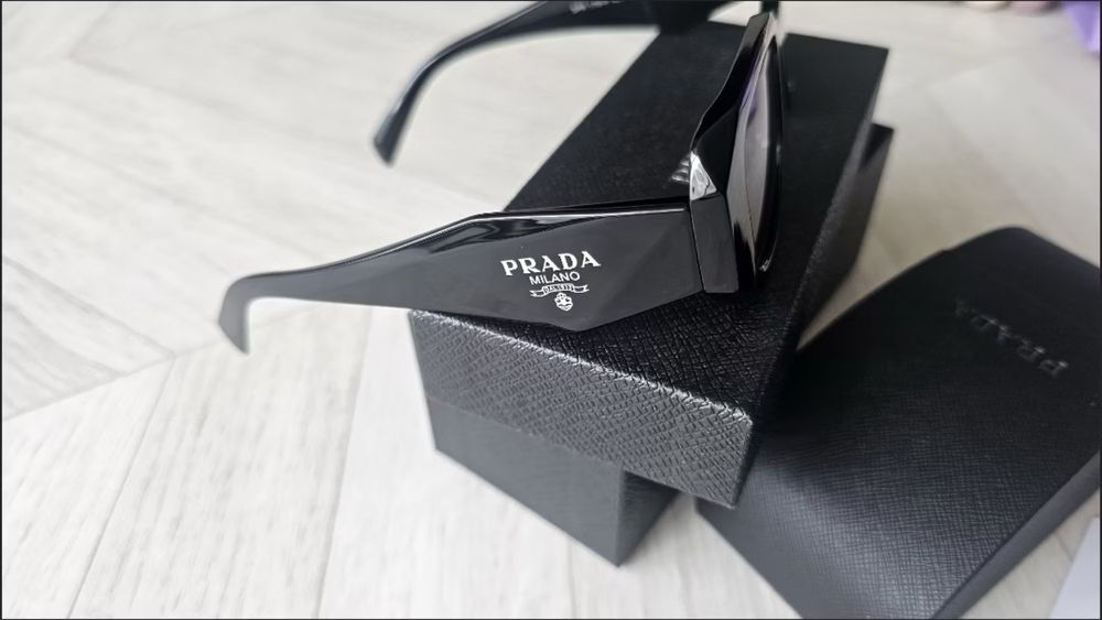 Очки Prada.      .