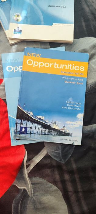 Учебници и учебни помагала по английски език