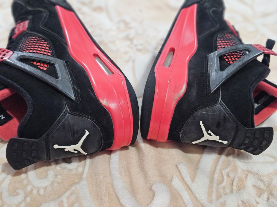 Jordan 4 Retro red