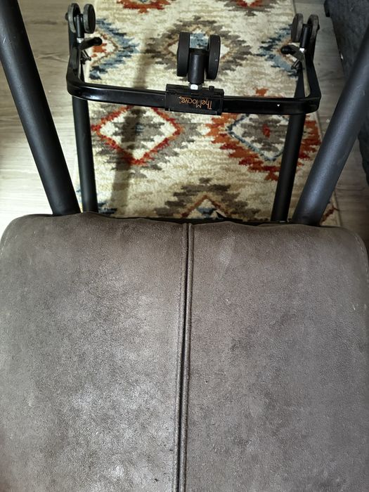 Scaun util pentru persoane cu mobilitate redusa!! Este dotat cu sistem mobil ergonomic TheMoove (pentru mobilitate ușoară)