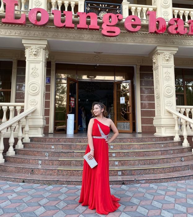 Продаю платье по очень низкой цене