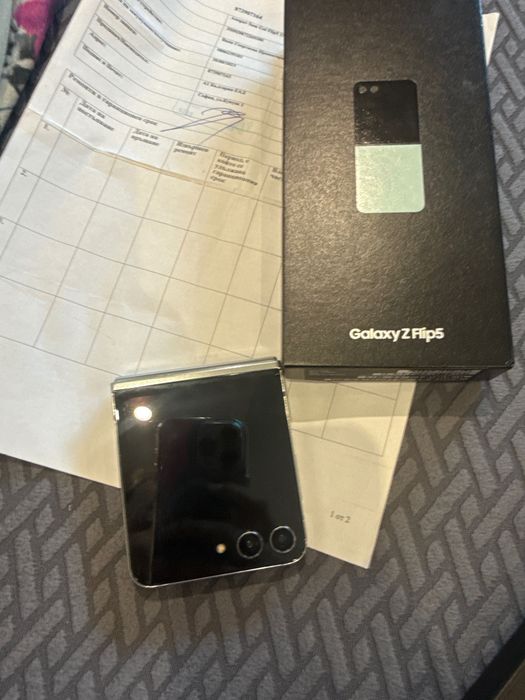 Samsung Z Flip 5 mint