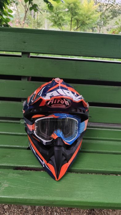 Vând Cască Enduro Airoh Helmet + ochelari Thor.