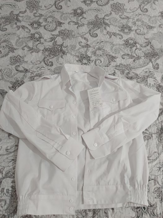 Новая белая парадная рубашка