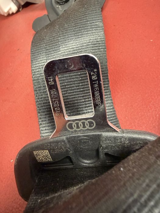 Audi a3 8y задни колан колани ляв и десен