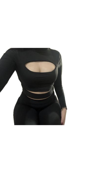 Кофта с вырезом