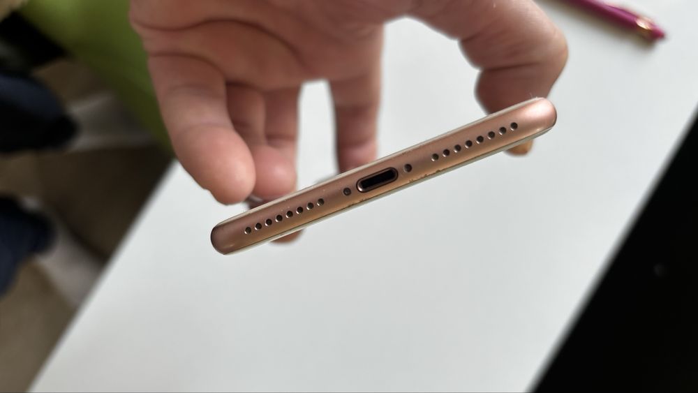 Продавам Iphone 8 Plus перфектен