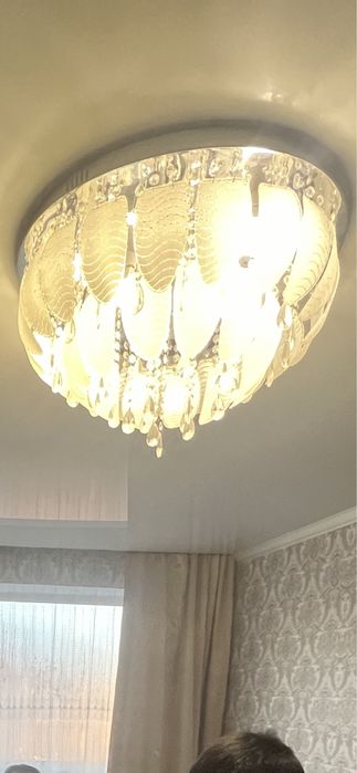 Люстры продам