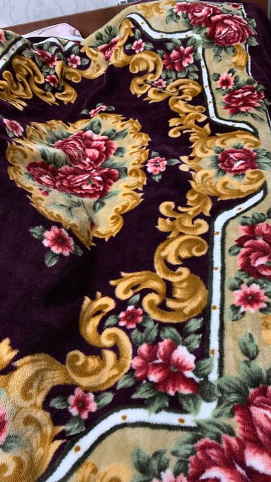 Продам пледы большие