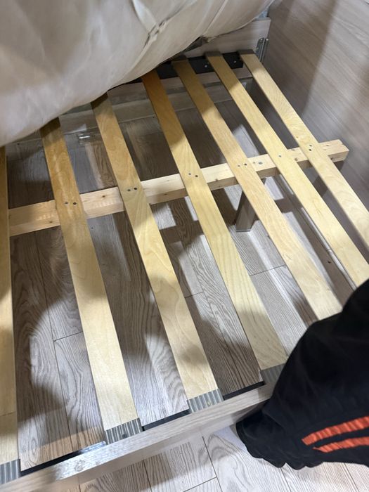 Продам кровать с матрасом