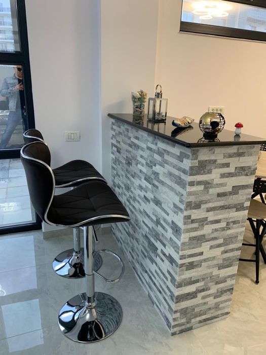 De vanvare apartament cu terasa si parcare