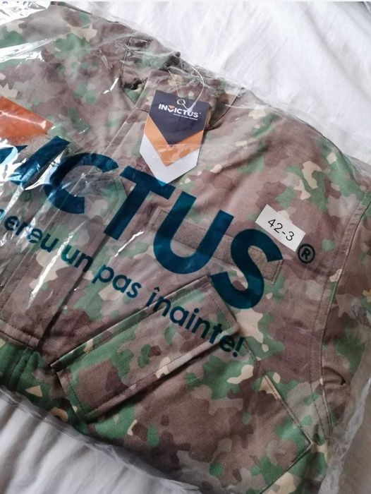 Costum combat, rezistent la uzură