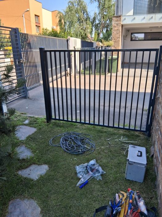 Executam la cerere ,porti,grilaje,garduri,hale