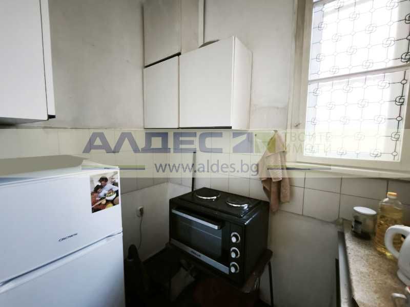 Отдава се тристаен ап. на ул. Славянска!