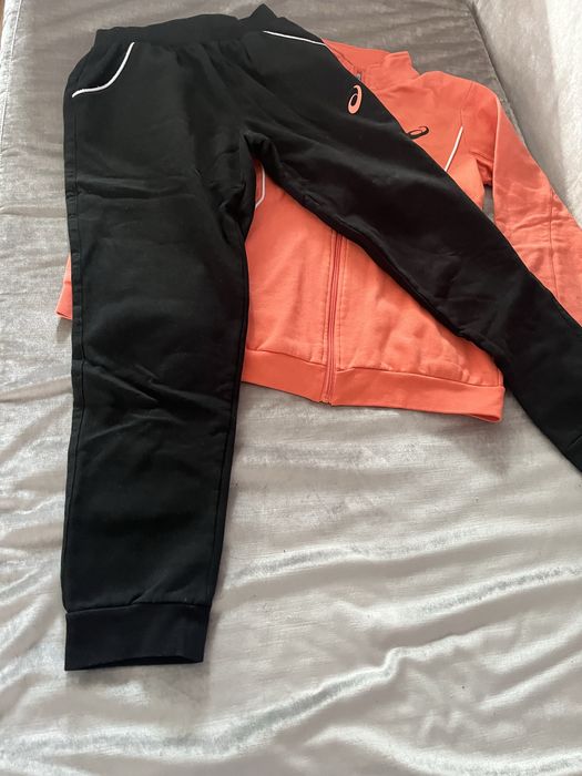 Спортен комплект от горна и долна част ASICS