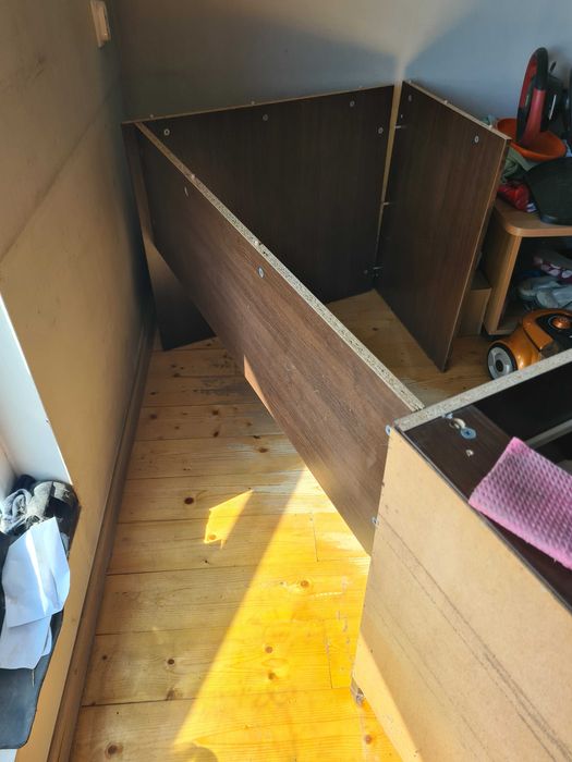 Кафяво ъглово бюро