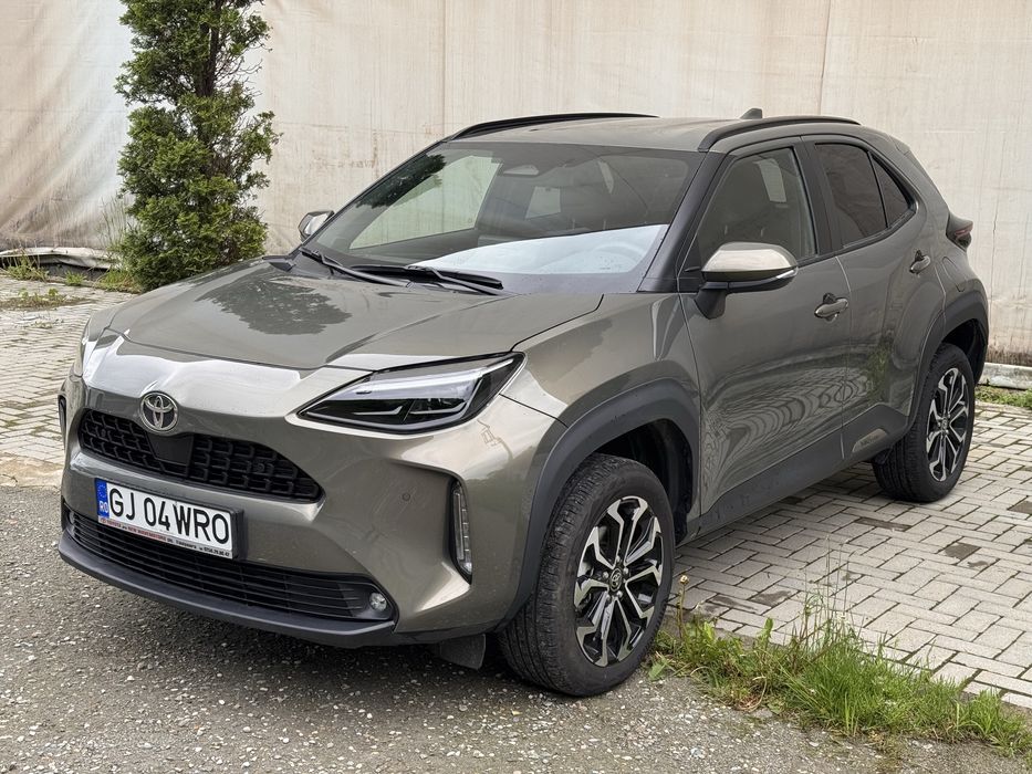 Toyota Yaris Cross 1.5 Hybrid Dynamic FWD 2025 usor avariat bara fata
