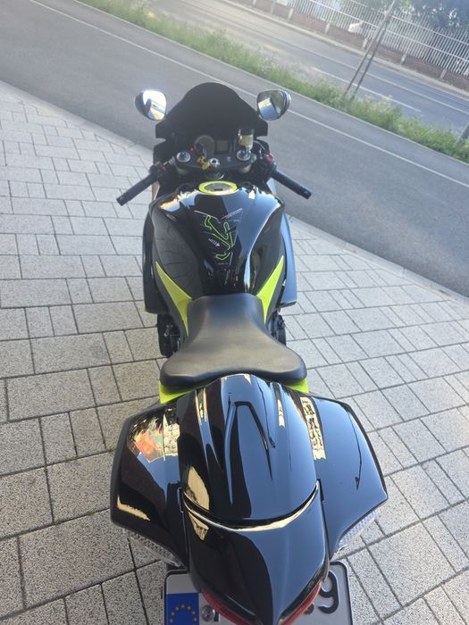 Suzuki gsxr k8 750