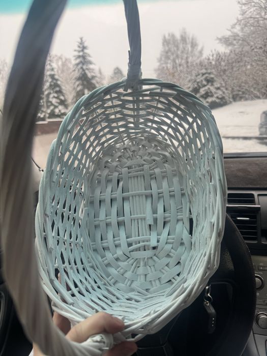 Корзина белая плетенна