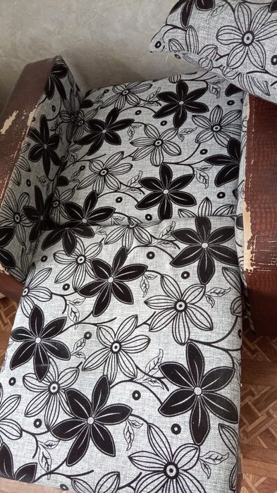 Продаю  диван и кресло