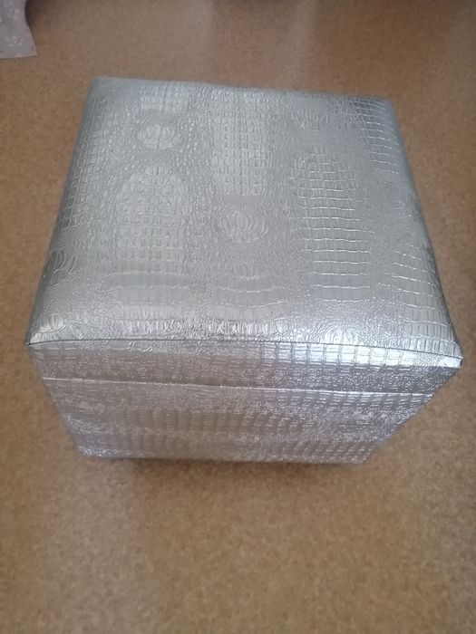 Тумбочка  и пуфик