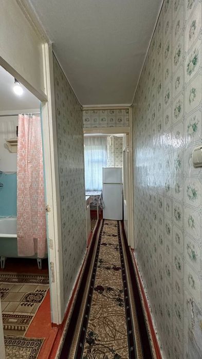 Сдается 1 ком квартира Адрес 1 мкр Чирчик. 
Сдаётс