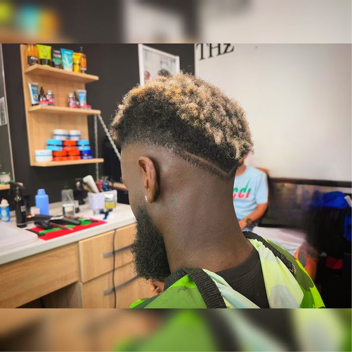 Frizer - programări la salon sau la domiciliul clientului