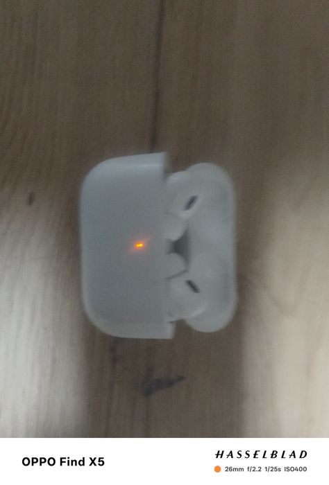 Airpods pro 2 cu o casca defecta