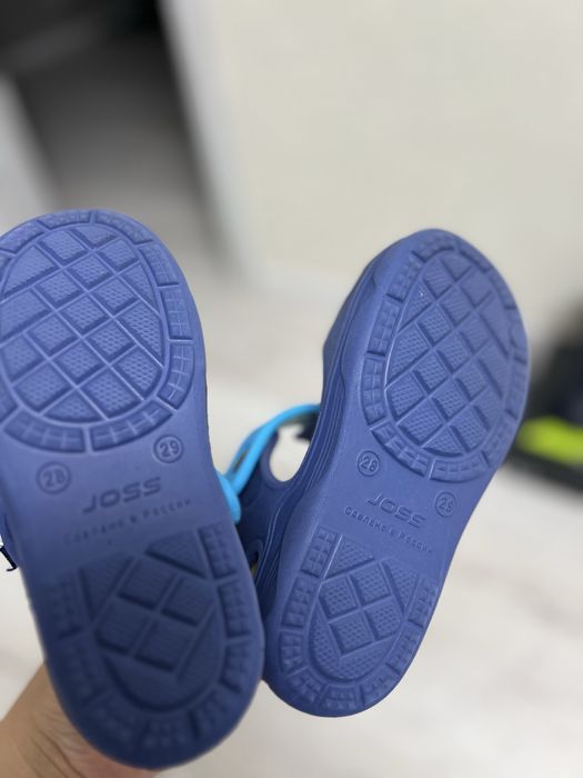 Продам сандалии , две пары