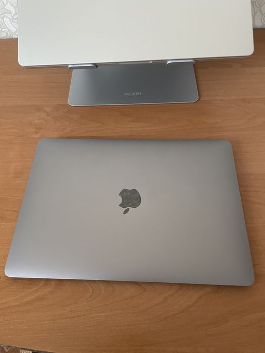 Продам Macbook air m1 в отличном состоянии
