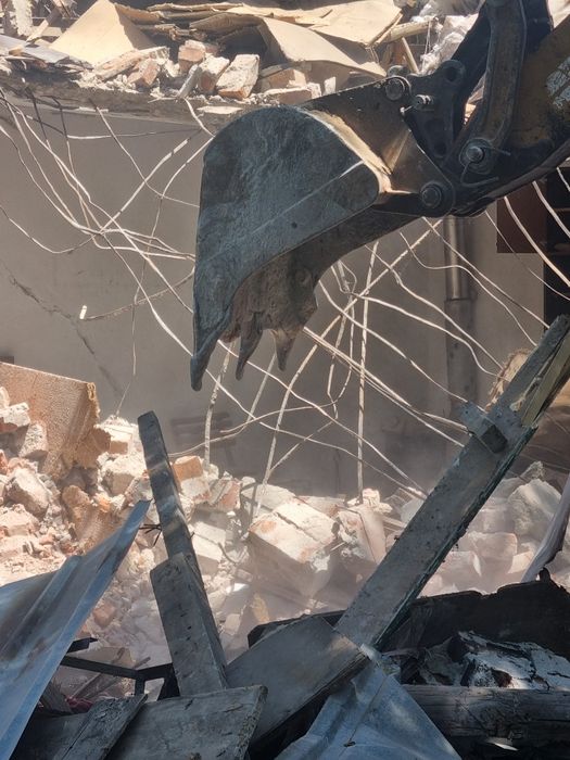 Събаряне на стари згради